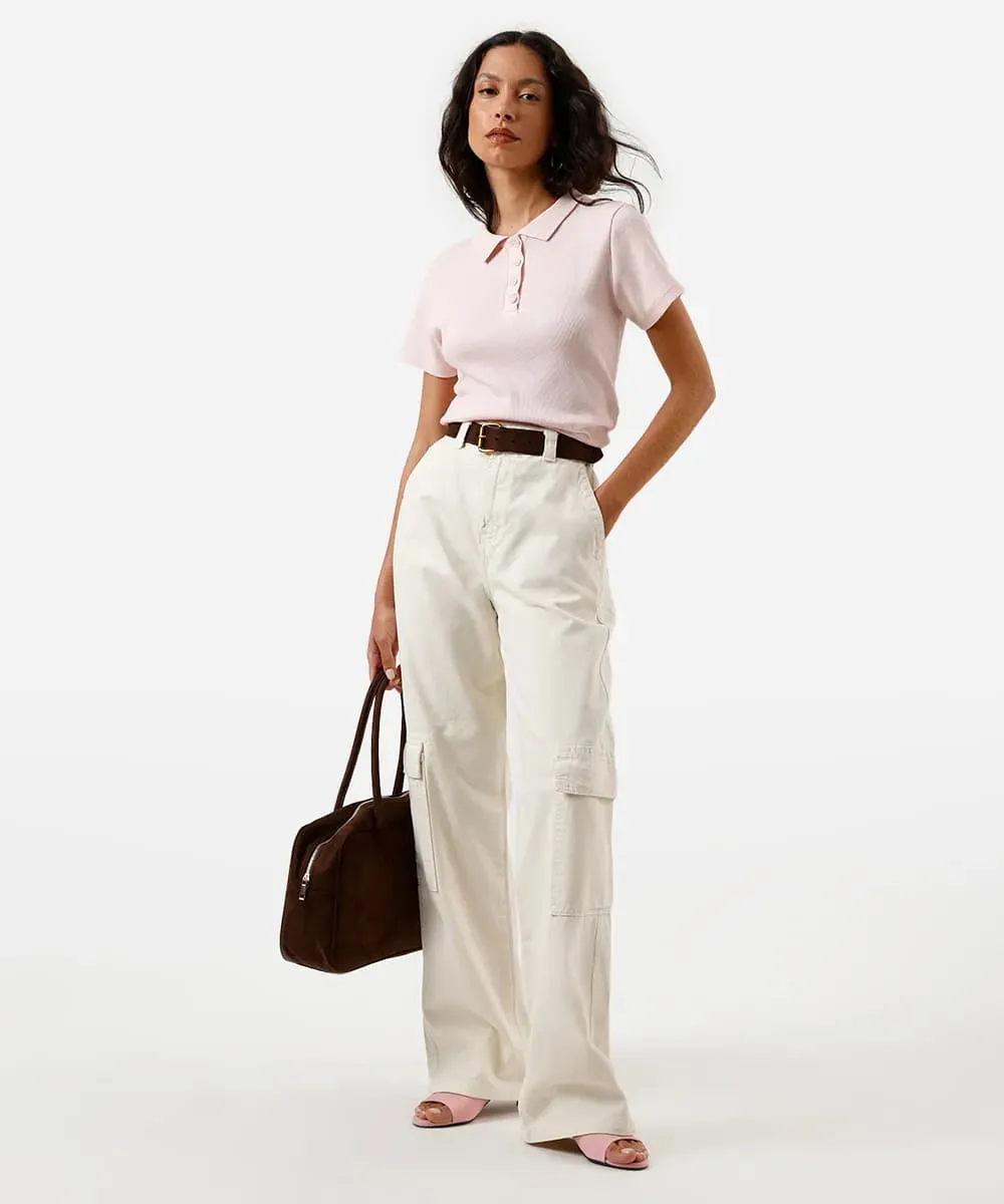 Calça wide leg slim feminina de sarja com bolsos cargo bege